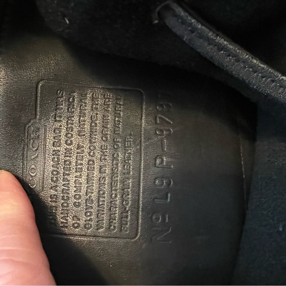 Coach vintage black leather 9960 drawstring flap turn lock silver hardware - Picture 8 of 9